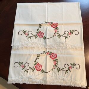 Set of 2 embroidery pillow cases standard size